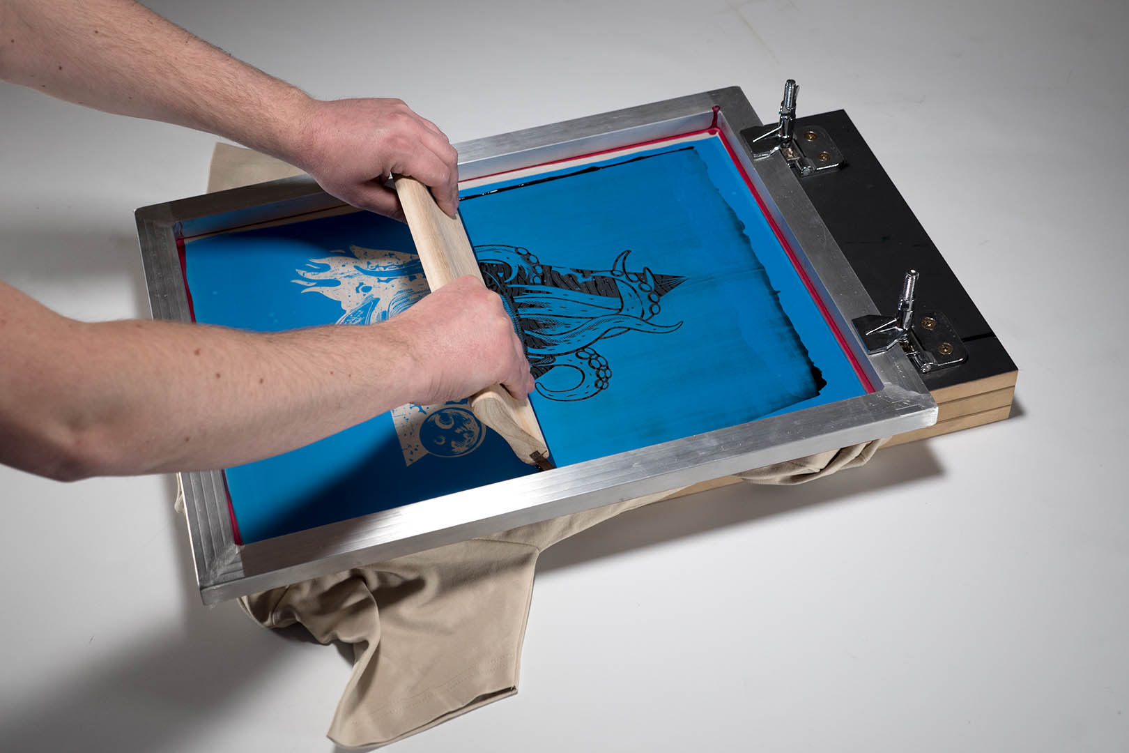 What is screen printing We explain the screen printing procedure